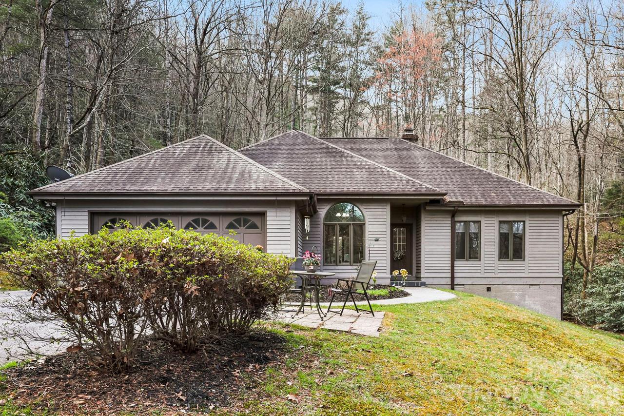 446 Silver Fox Ln., Pisgah Forest, NC 28768