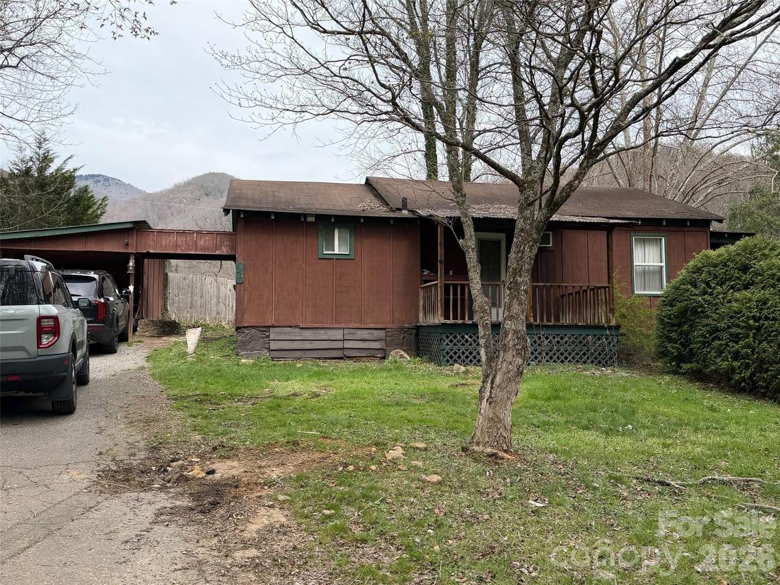 28 Red Bridge Ln., Sylva, NC 28779