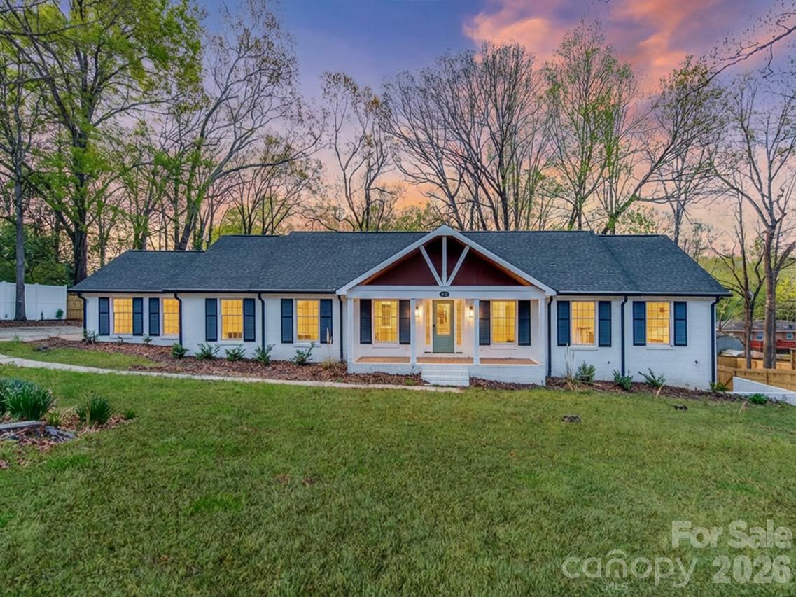 1632 Burtonwood Cir., Charlotte, NC 28212