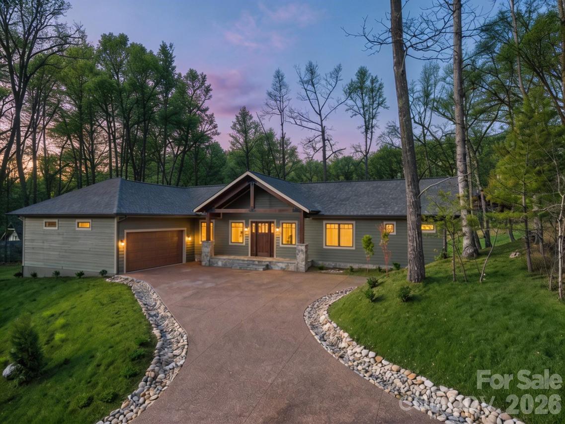 296 Austin Mountain Dr., Burnsville, NC 28714