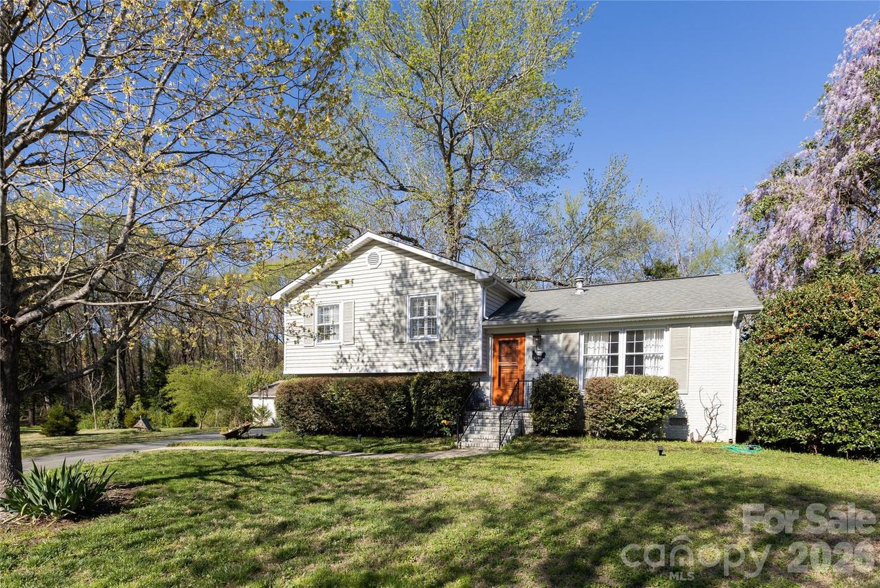 6701 Rugby Ln., Charlotte, NC 28226