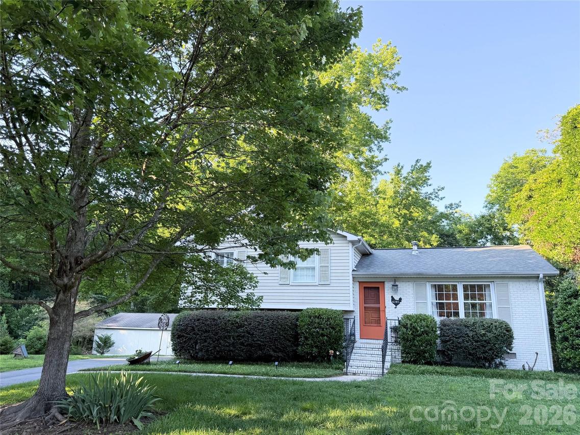 6701 Rugby Ln., Charlotte, NC 28226
