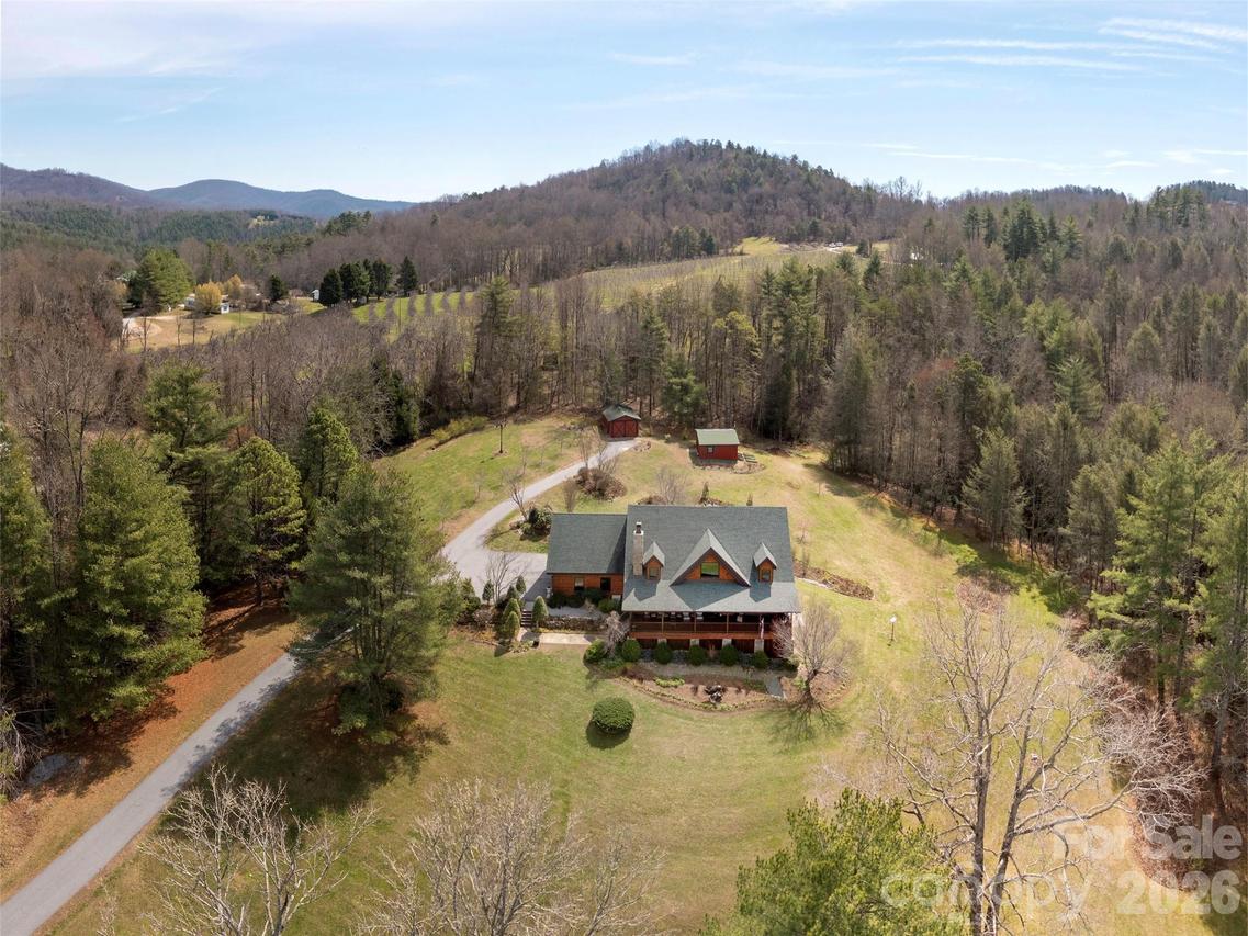 622 Oleta Rd., Hendersonville, NC 28792