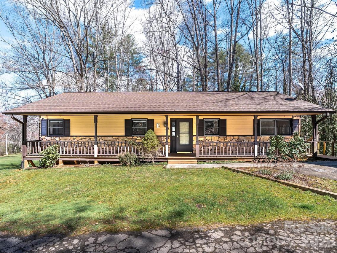 86 View De Lake Dr., Etowah, NC 28729