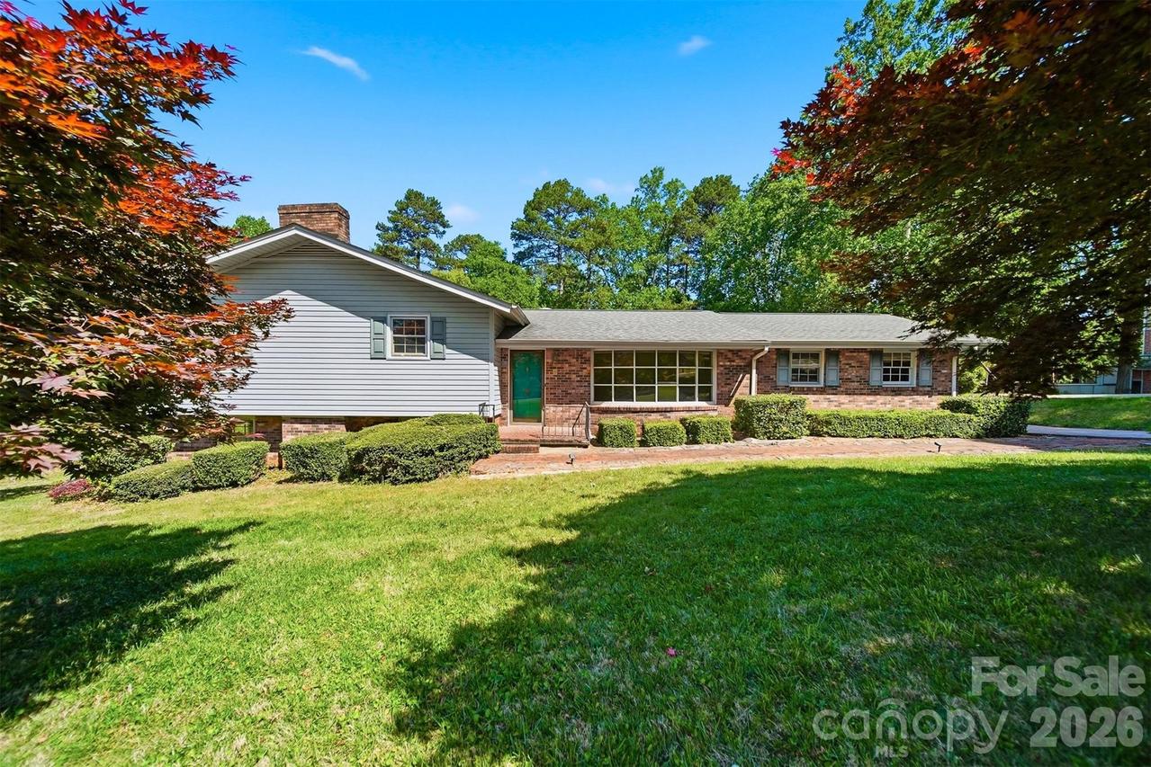 140 28th Avenue Dr., Hickory, NC 28601