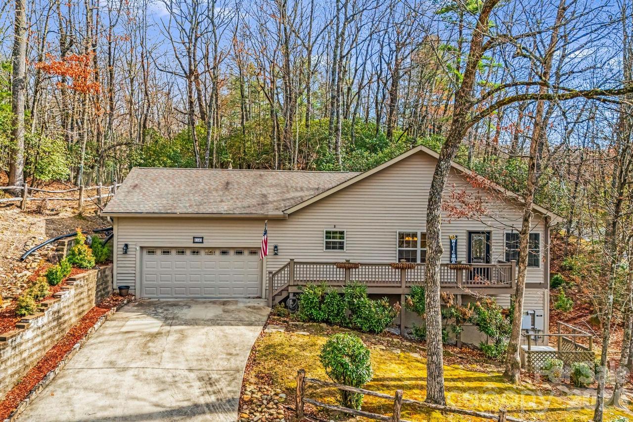 14 Isuhdavga Ct., Brevard, NC 28712