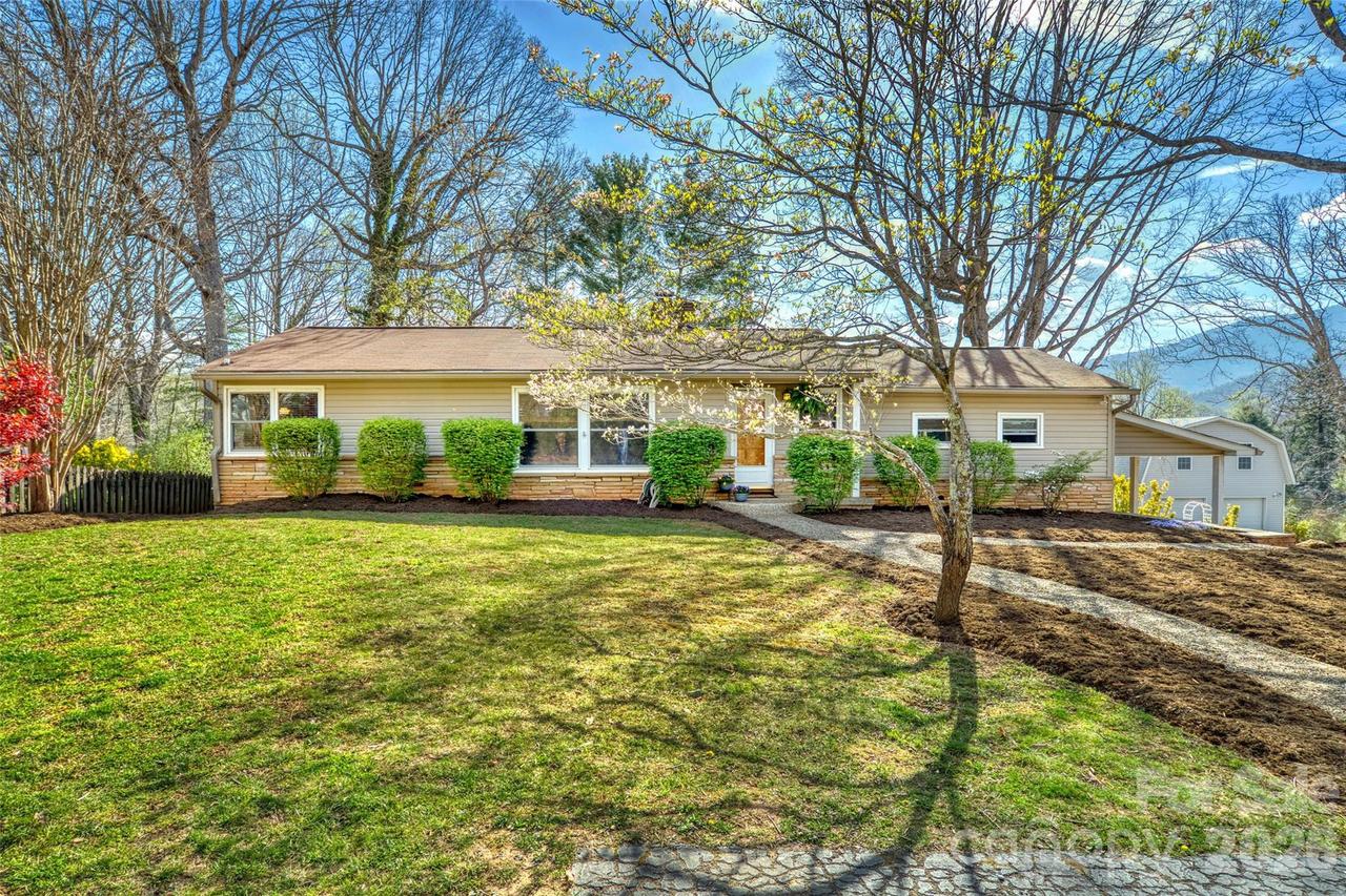 316 Wilson Ave., Swannanoa, NC 28778