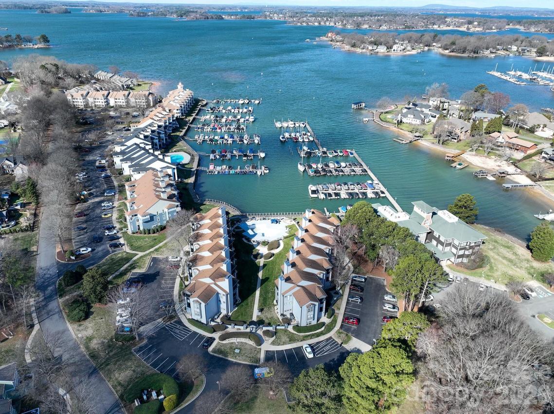 18851 Vineyard Point Ln., Cornelius, NC 28031