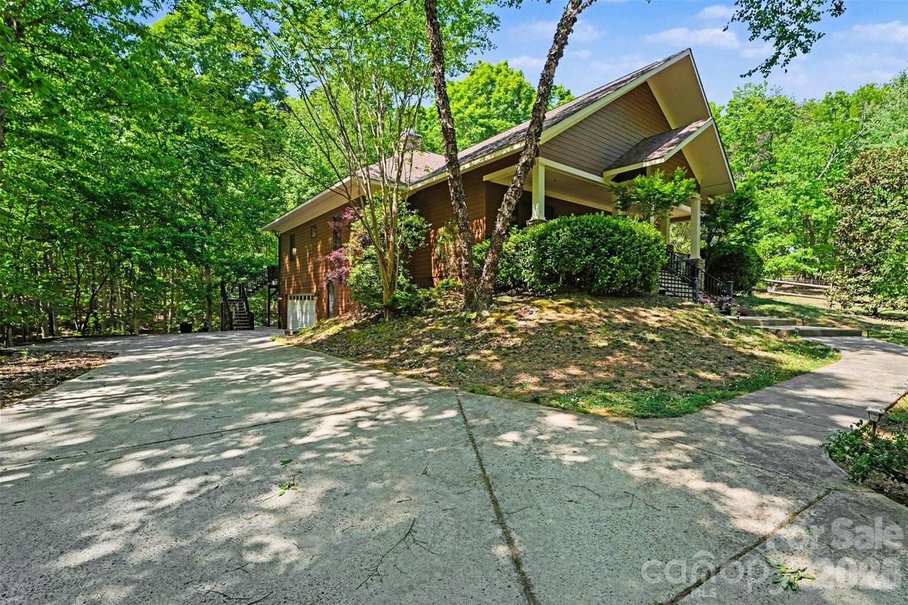 146 Harbor Watch Dr., Statesville, NC 28677