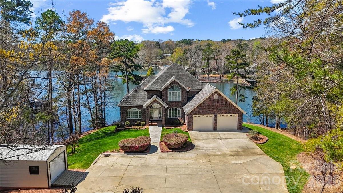 704 Shoreline Dr., New London, NC 28127