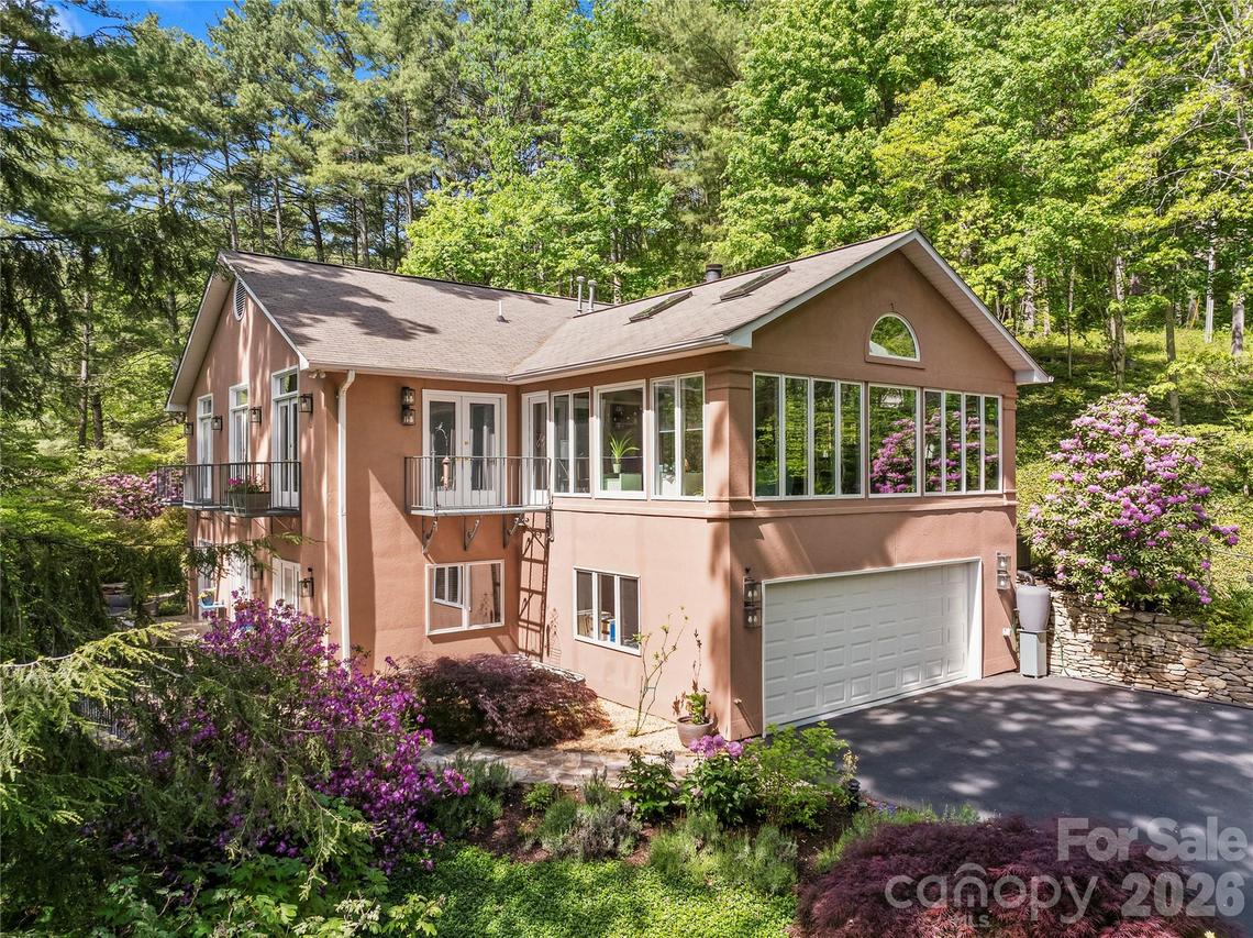 200 Robinhood Rd., Asheville, NC 28804