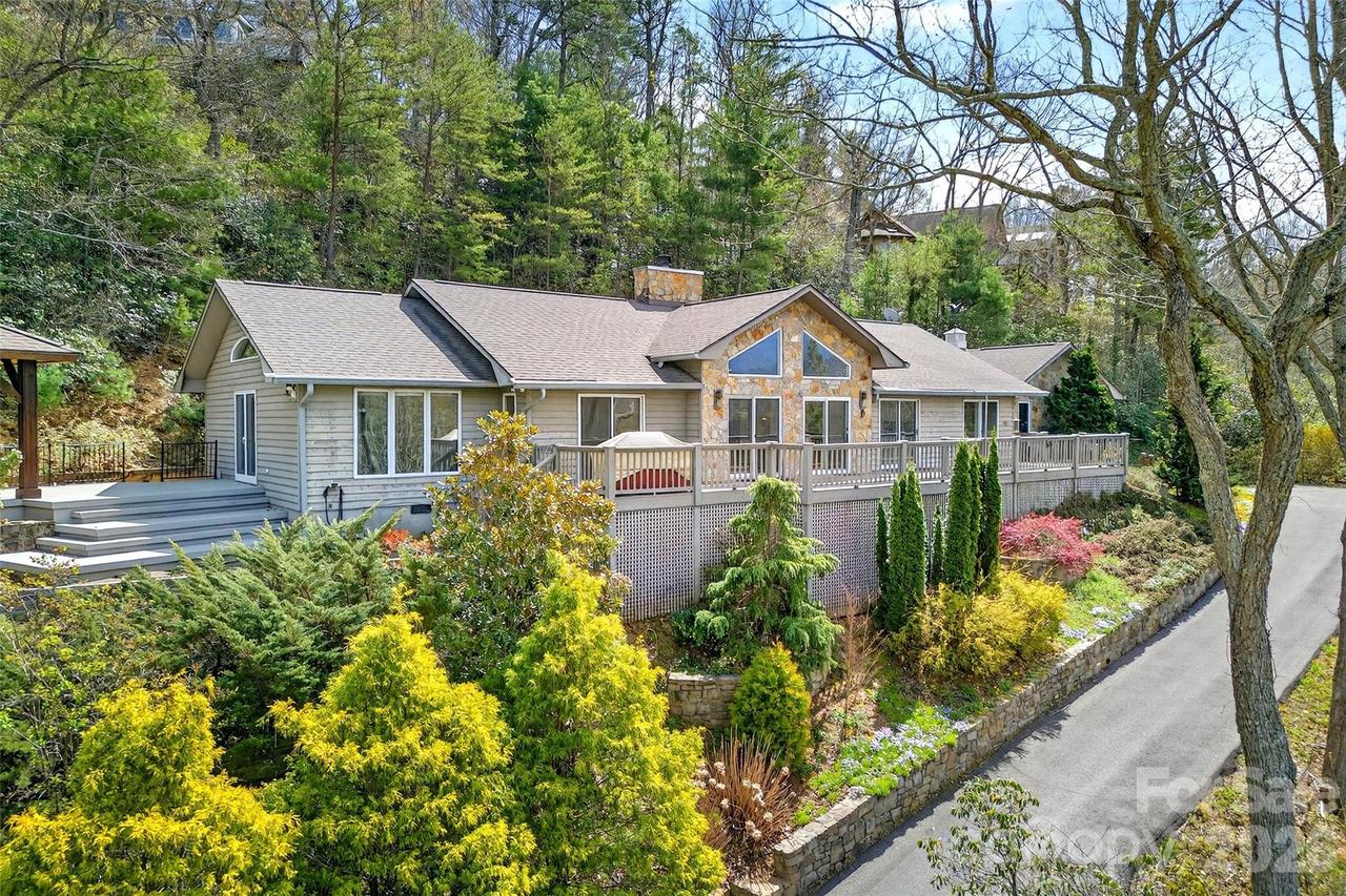 3 Tree Top Pl., Black Mountain, NC 28711
