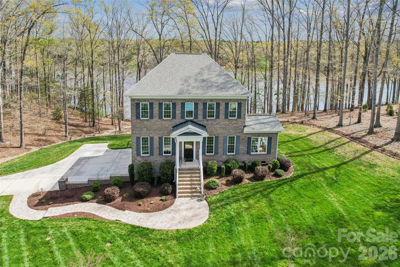 902 Bridgewater Dr., Monroe, NC 28112