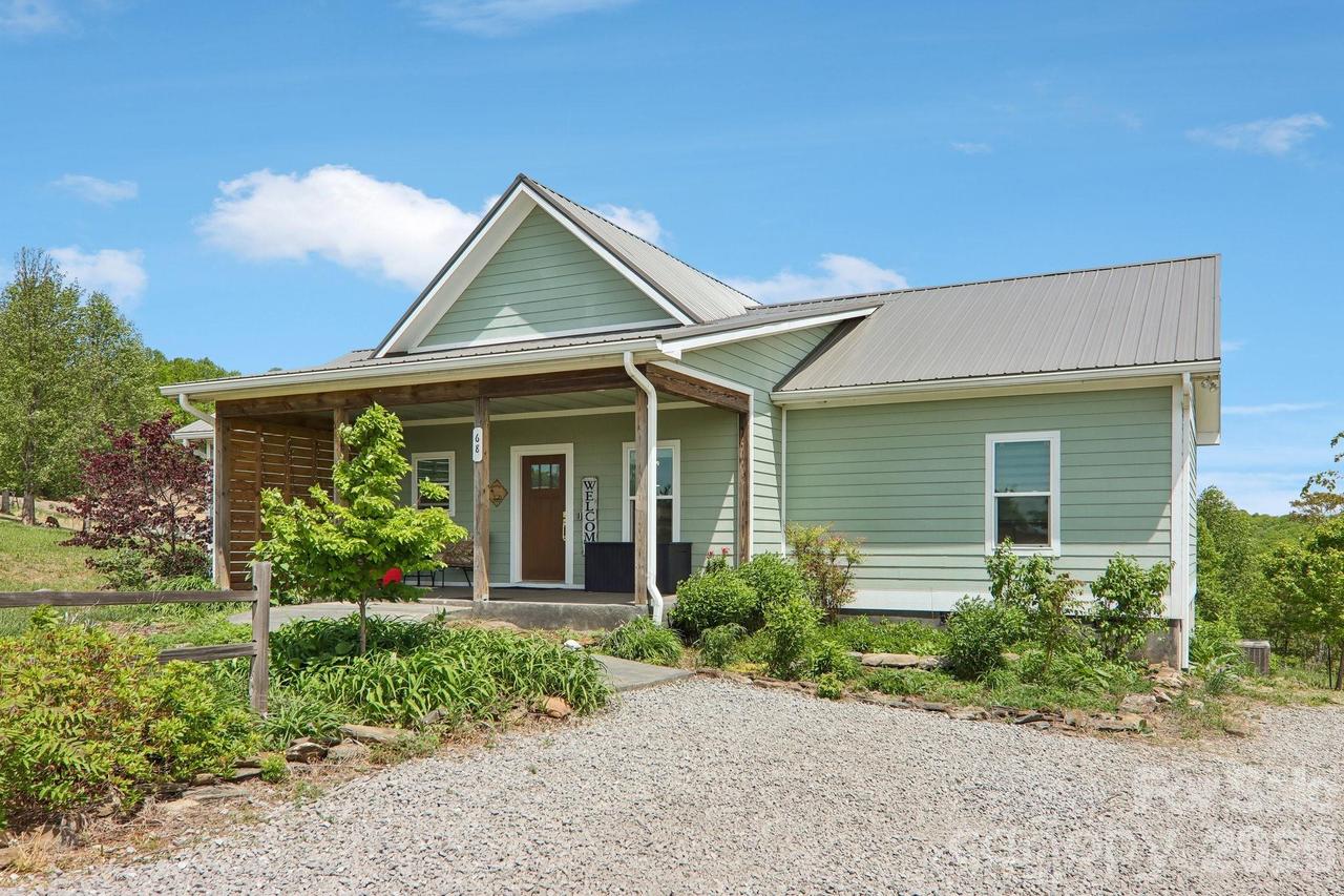 68 Simply Grateful Dr., Hendersonville, NC 28792