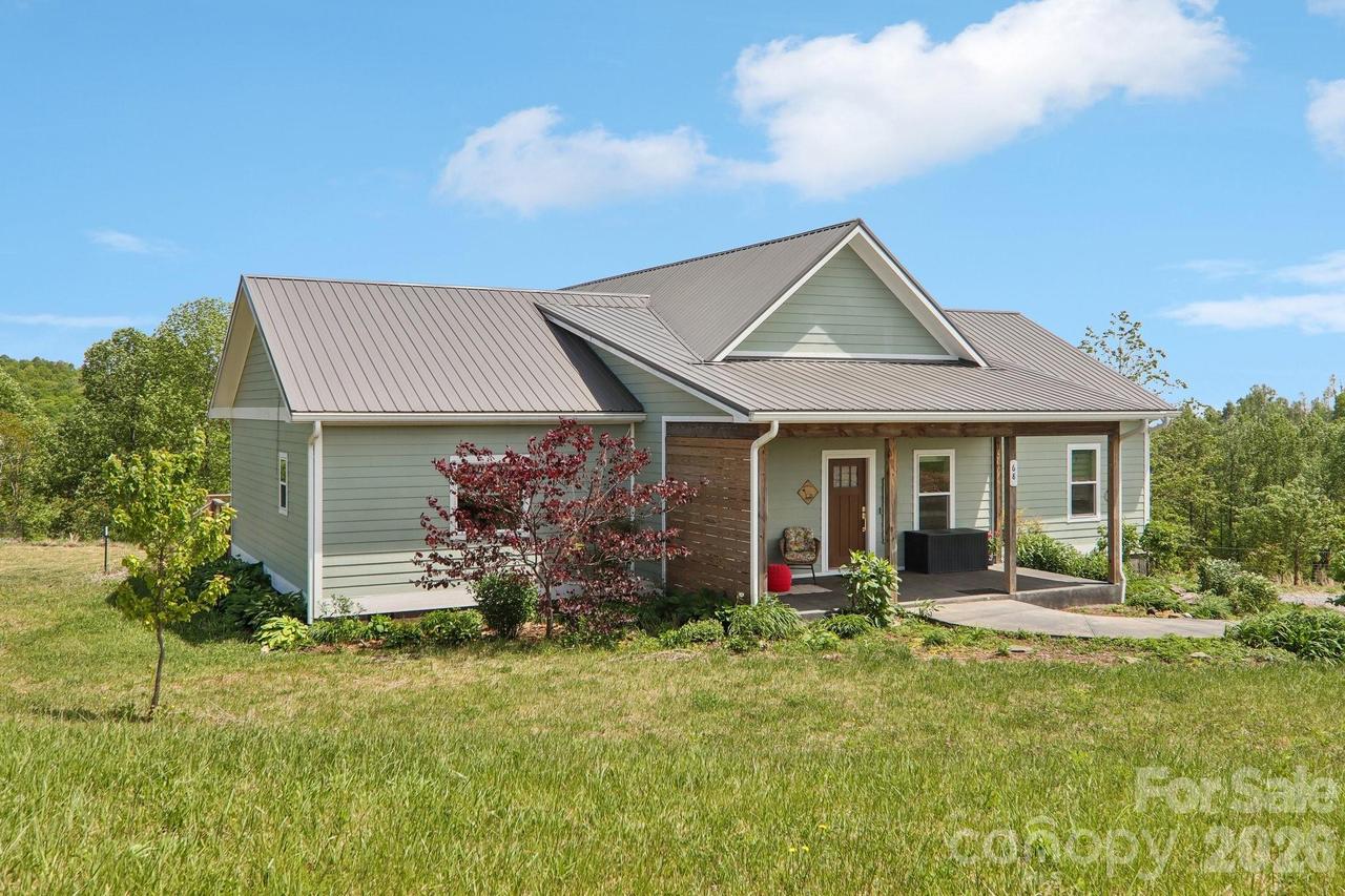 68 Simply Grateful Dr., Hendersonville, NC 28792