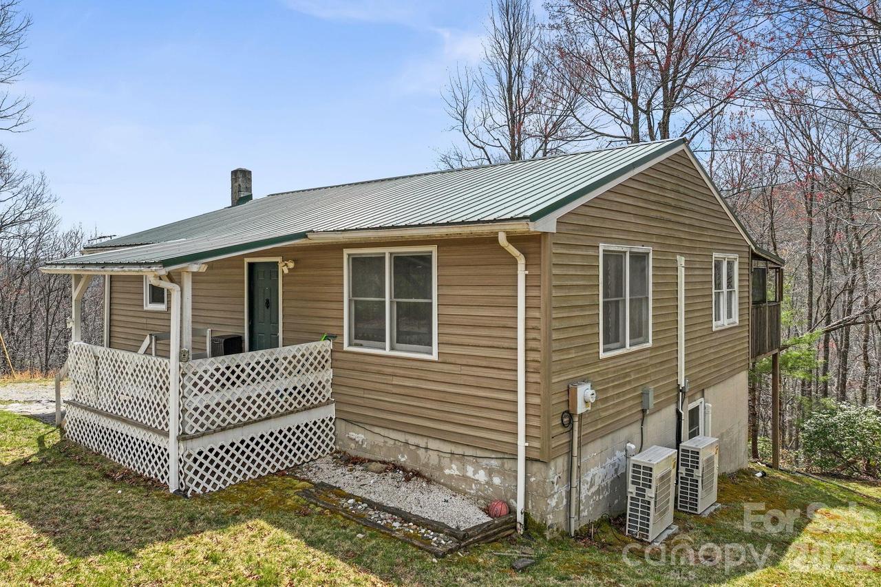 288 Willow Ln., Rosman, NC 28772