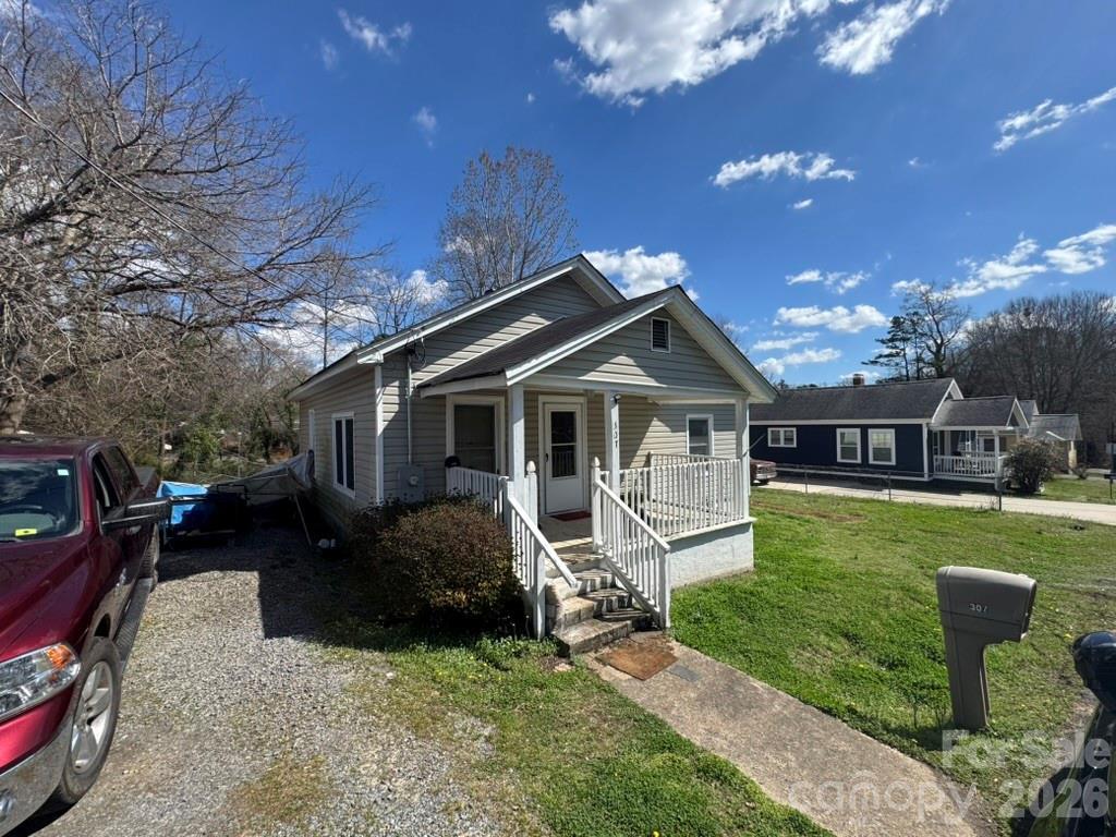 307 Adrian St., Mount Holly, NC 28120