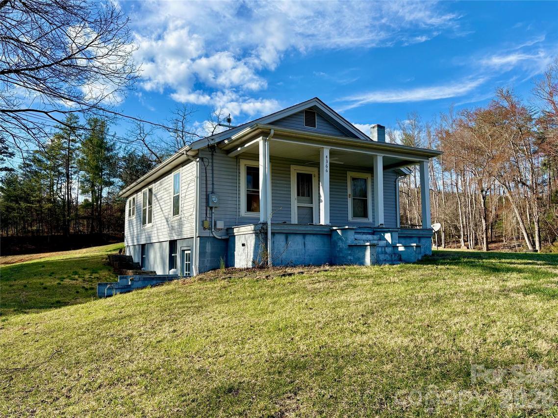4366 Lynn Martin Ln., Lenoir, NC 28645