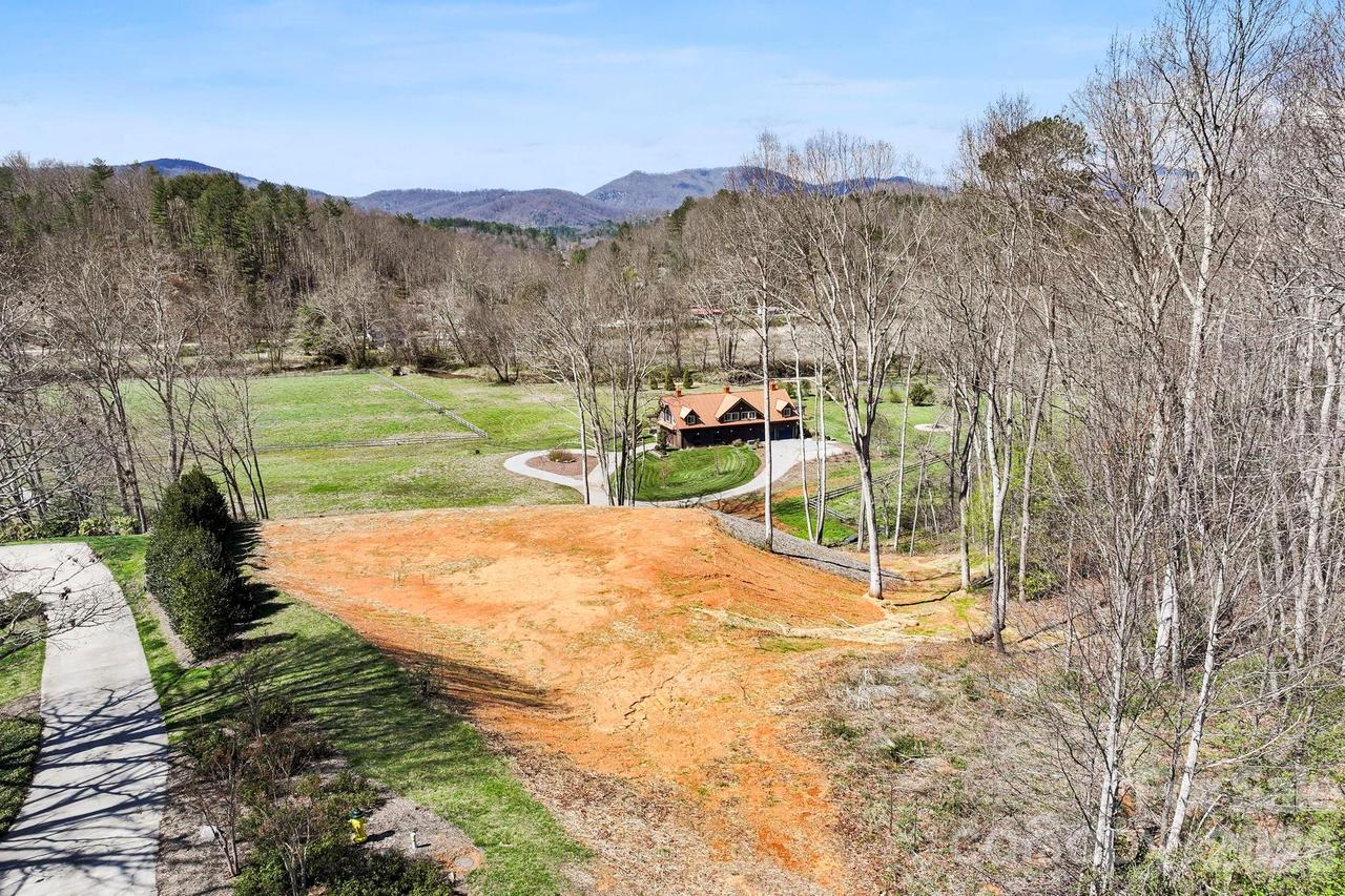 27 Falling Star Ct., Fletcher, NC 28732