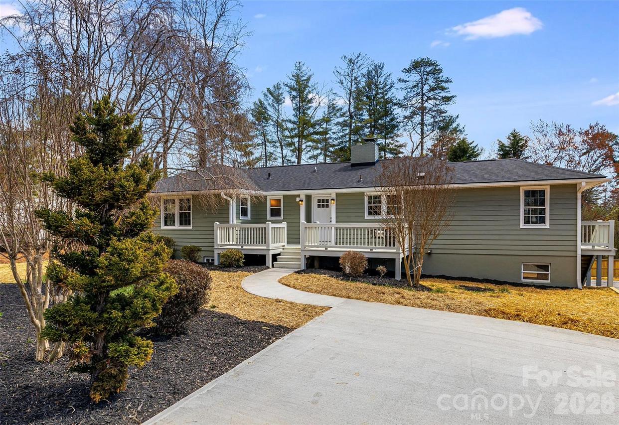 107 Balsam Rd., Hendersonville, NC 28792