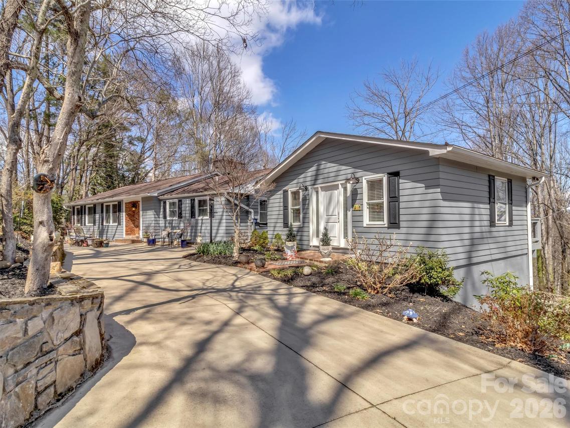 297 Ridge Rd., Waynesville, NC 28786