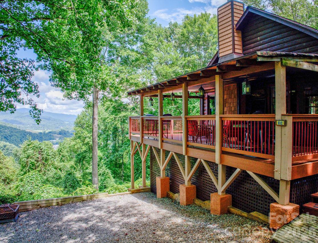 612 Whispering Winds Rd., Waynesville, NC 28785