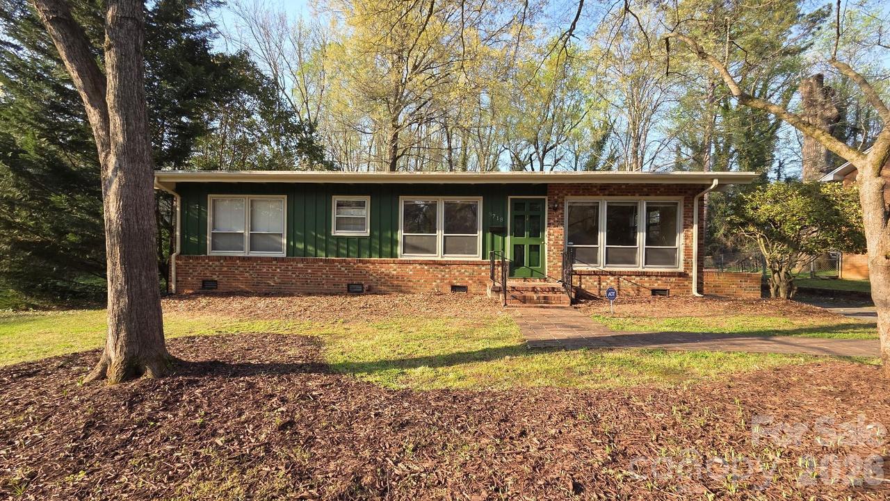3718 Country Club Dr., Charlotte, NC 28205