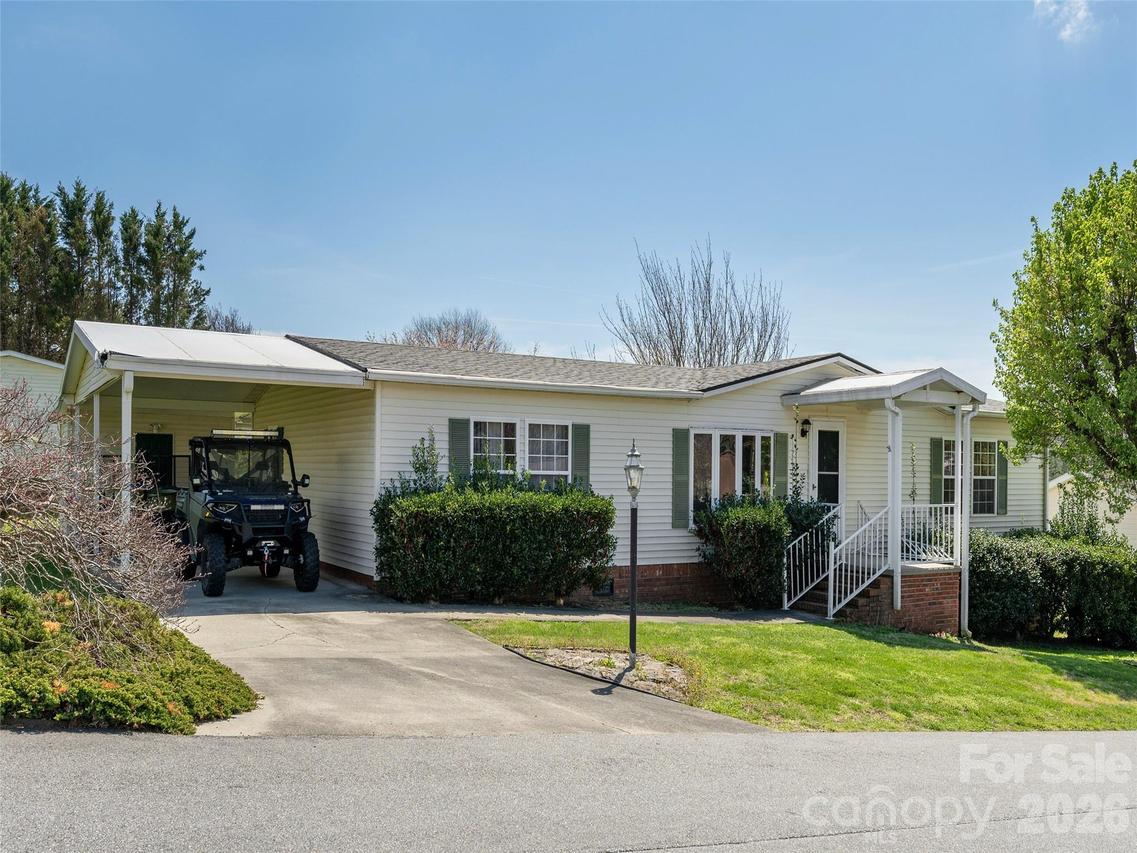 4 N Marjorie Ln., Hendersonville, NC 28792