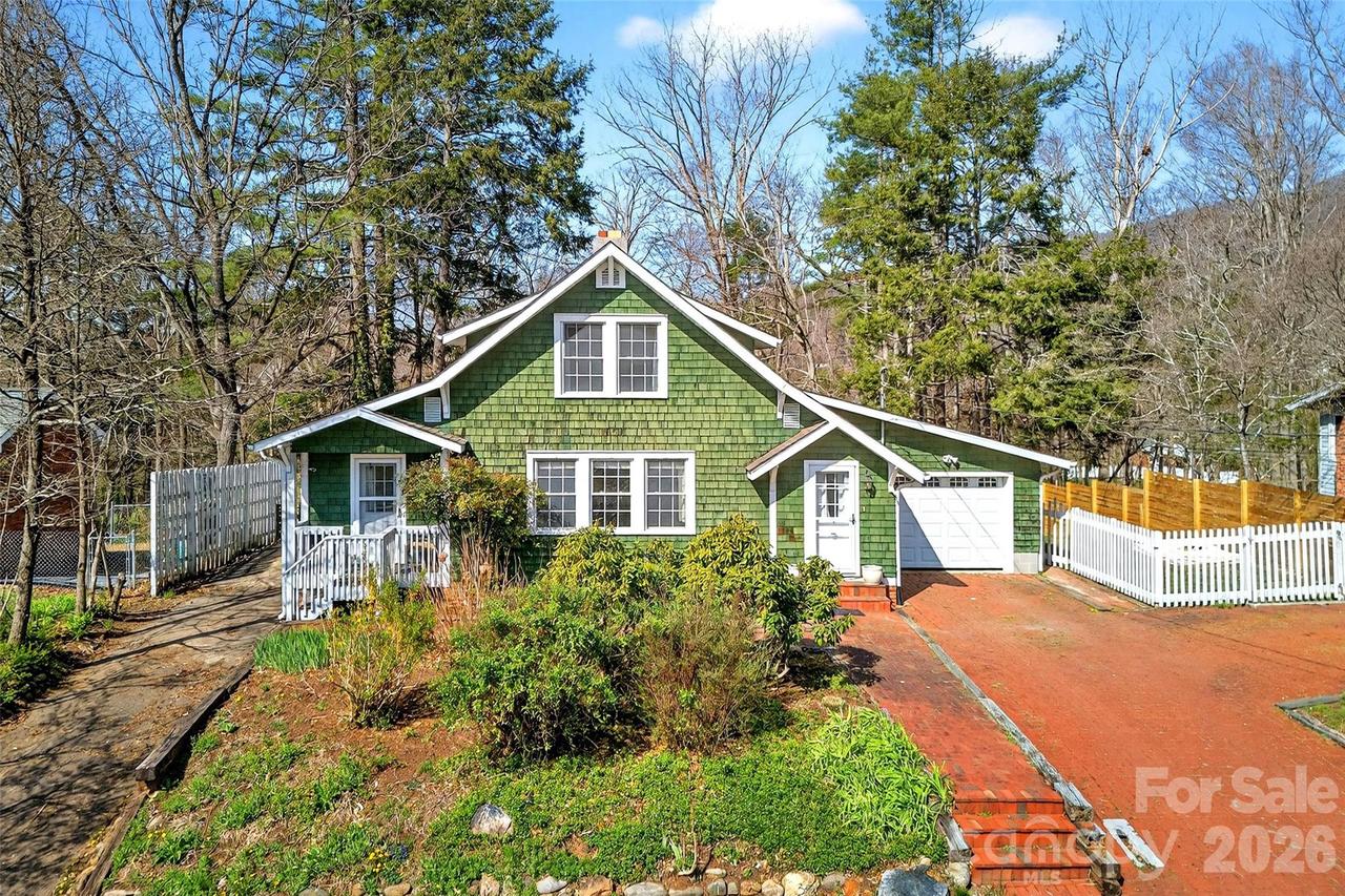 109 Eastwood Ave., Swannanoa, NC 28778