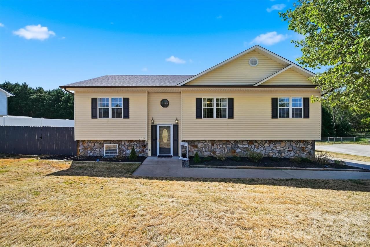 696 Pine Mountain Rd., Hudson, NC 28638