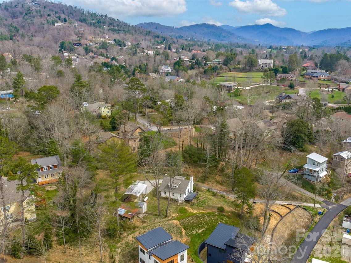 9 Woodbine Rd., Asheville, NC 28804