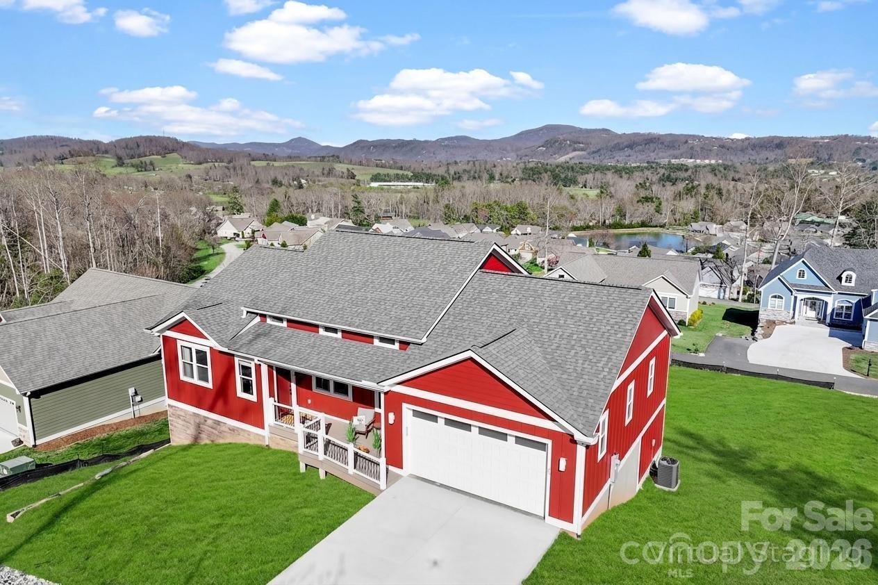 68 Carrie Dr., Hendersonville, NC 28792