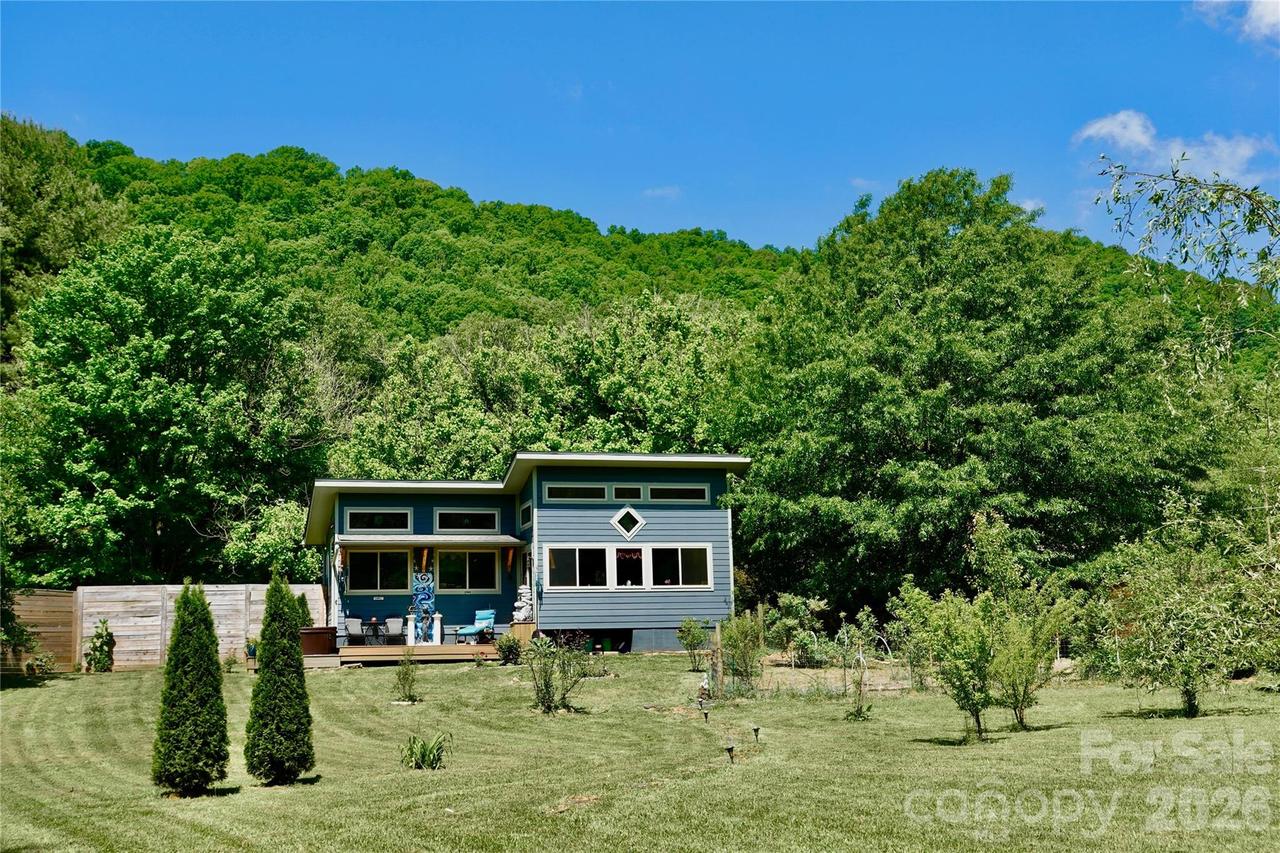 3 Taproot Tr., Barnardsville, NC 28709