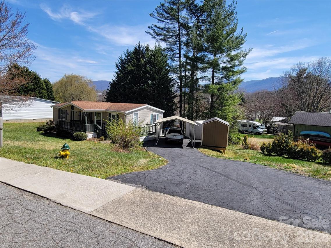 323 4th St., Waynesville, NC 28786