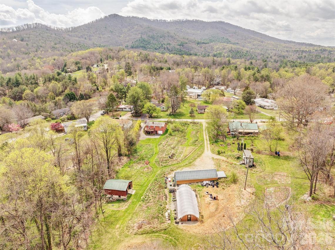 437 Onteora Blvd., Asheville, NC 28803