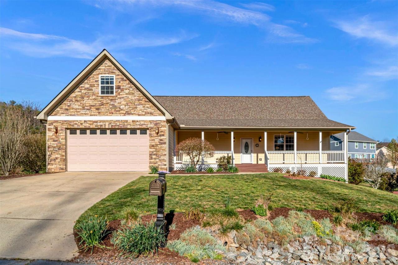 291 N Crab Meadow Dr., Hendersonville, NC 28739