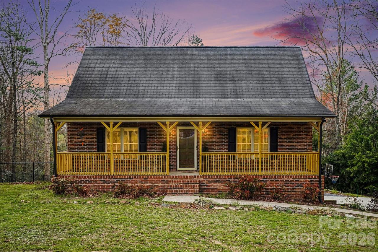 3301 Deal Mill Rd., Hudson, NC 28638