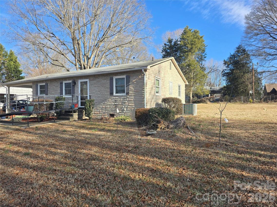 499 Raymond St., Mocksville, NC 27028