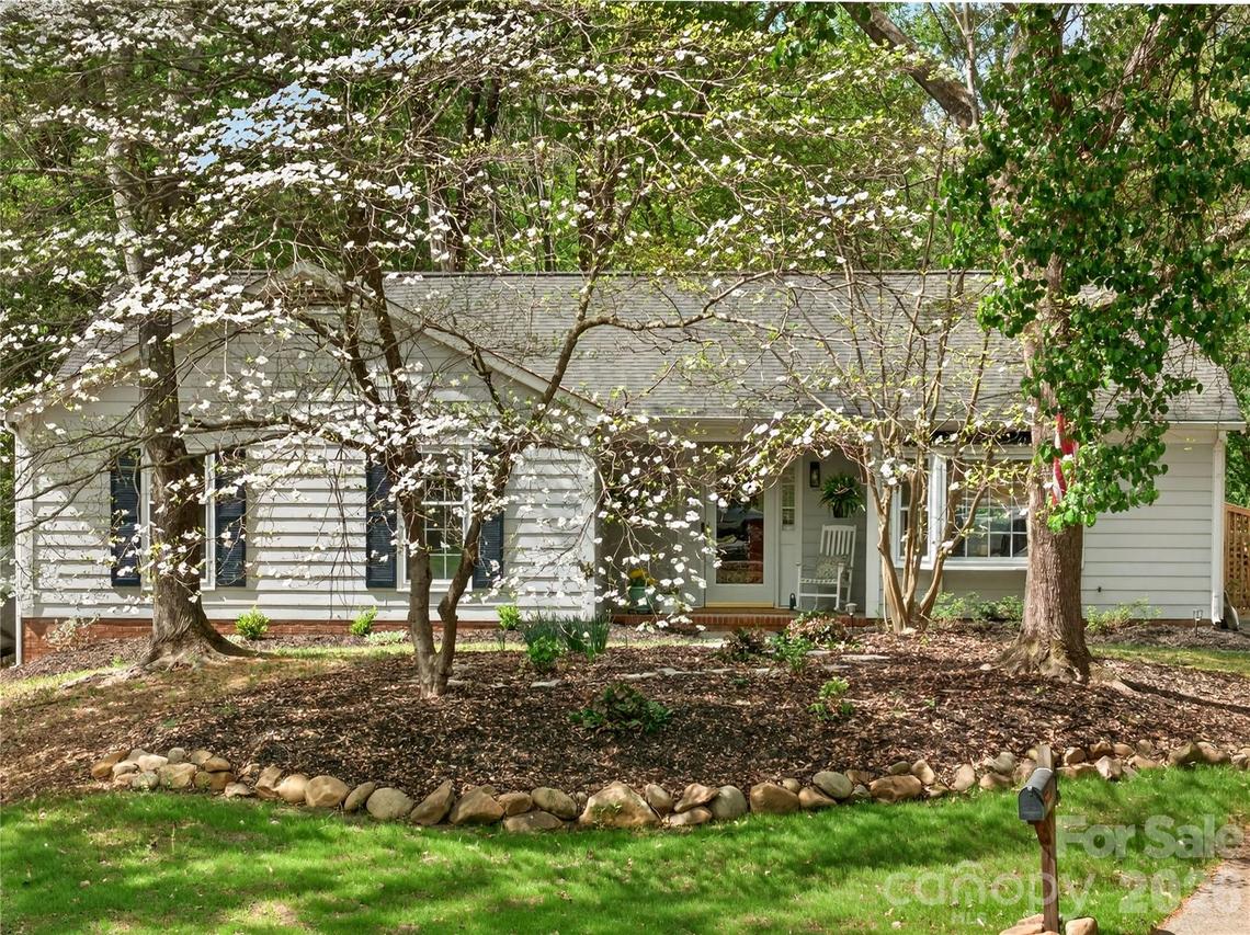 8844 Kirchenbaum Dr., Charlotte, NC 28210