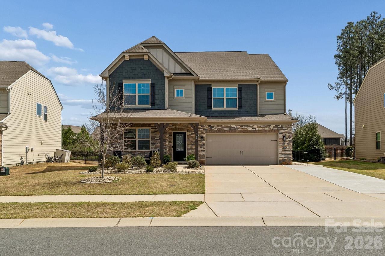 177 Falls Cove Dr., Troutman, NC 28166