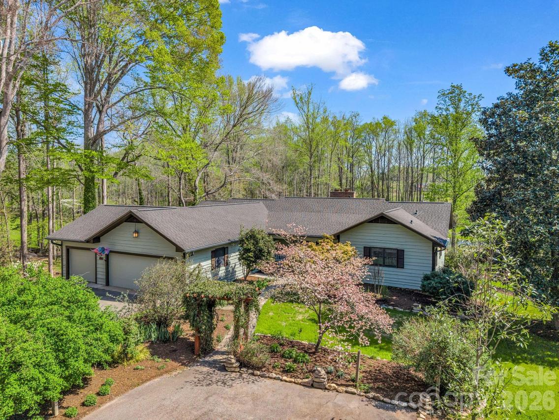 1941 Landrum Rd., Columbus, NC 28722