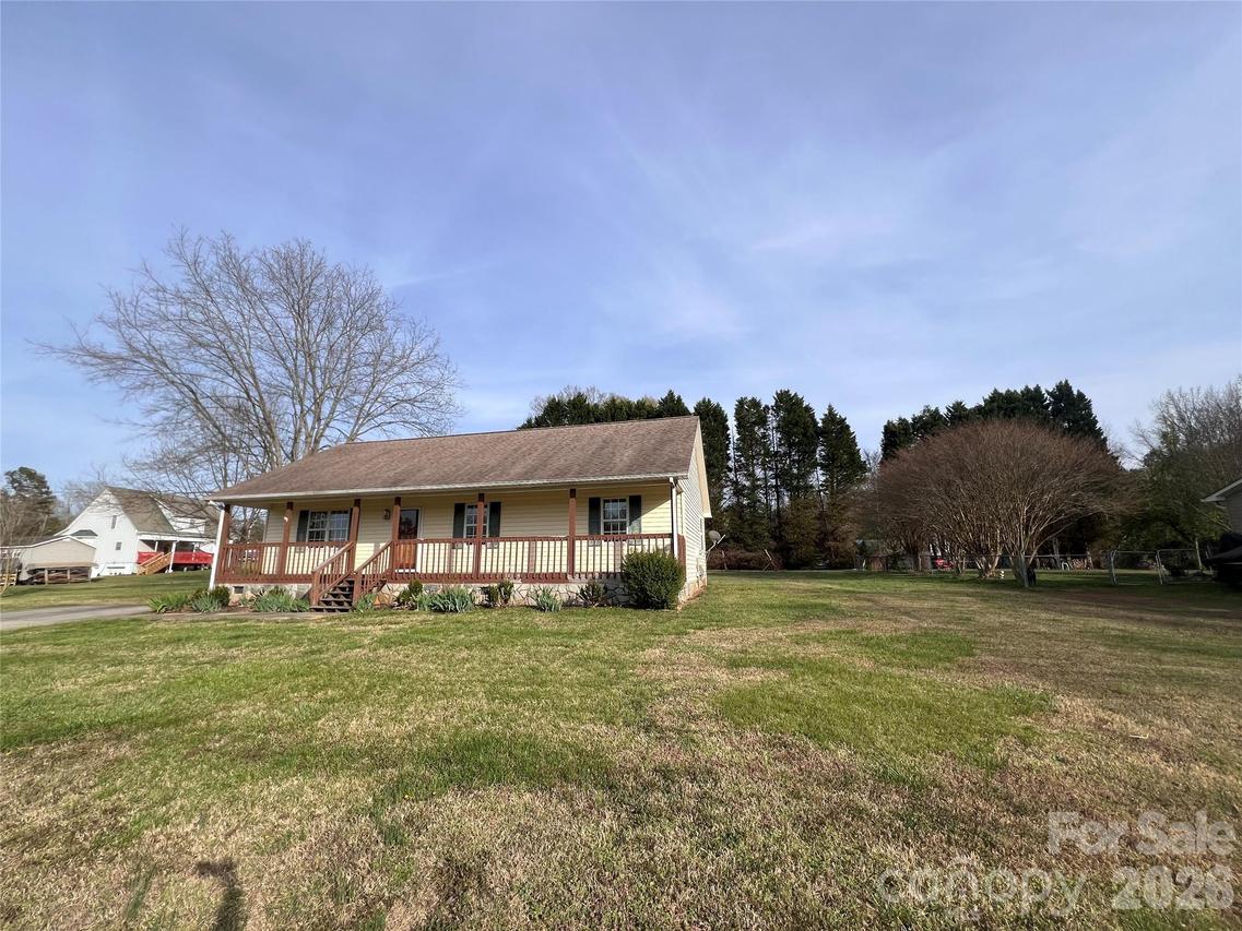 153 White Tail Ct., Lexington, NC 27292