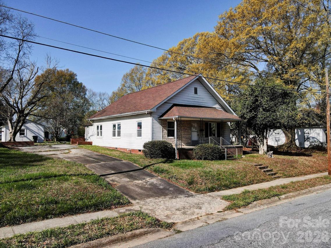 224 W Mills Ave., Mooresville, NC 28115