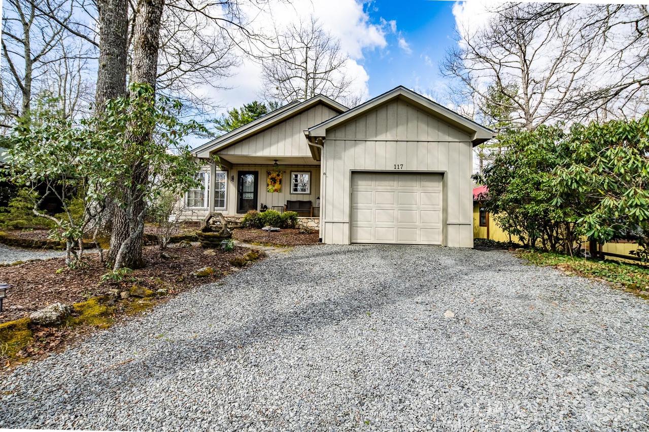 117 Hickory Ln., Newland, NC 28657