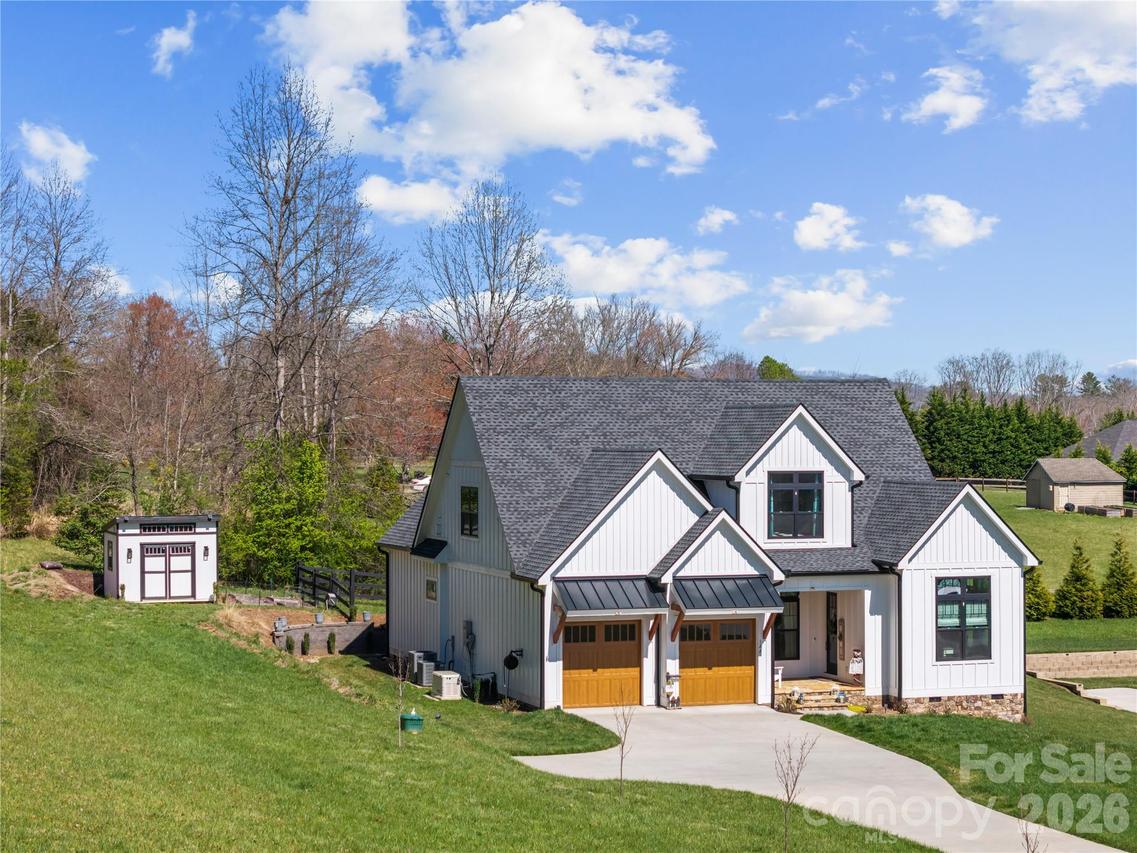 122 Wintercress Dr., Mills River, NC 28759