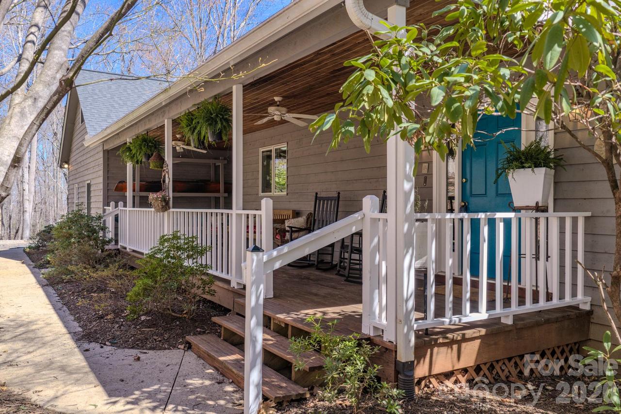 38 Sutton Knob Rd., Candler, NC 28715