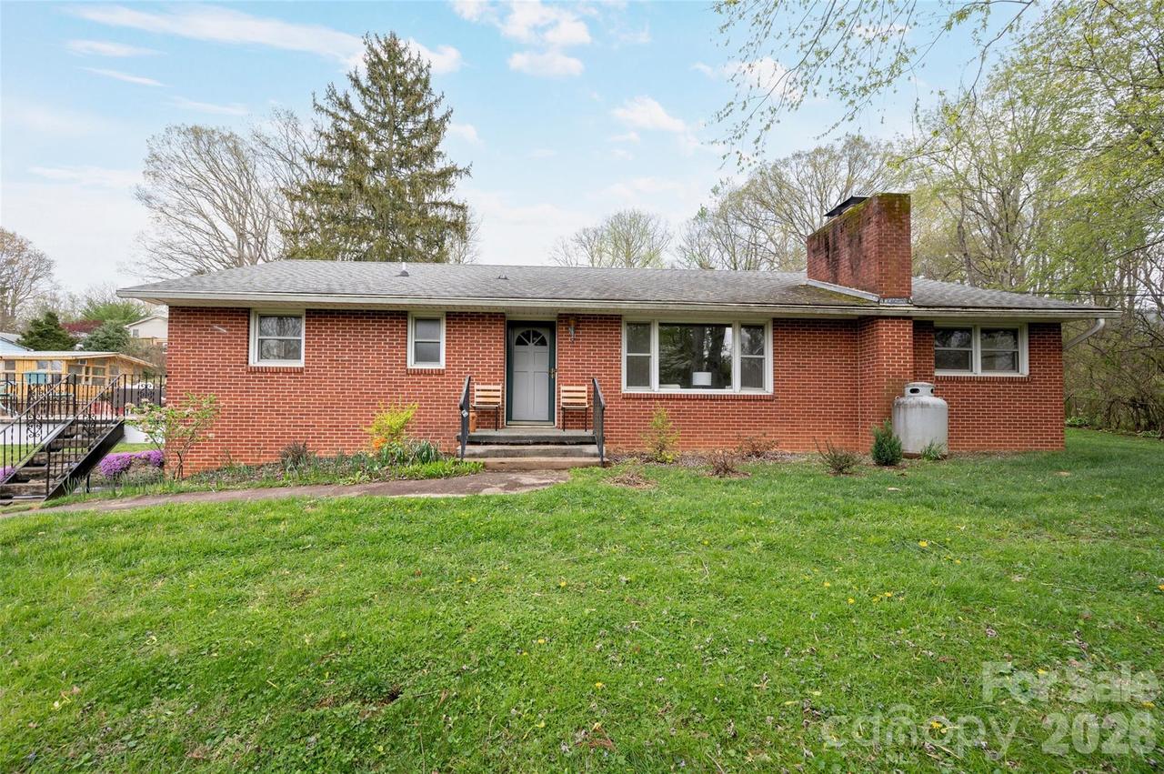 19 Wentworth Ave., Asheville, NC 28803