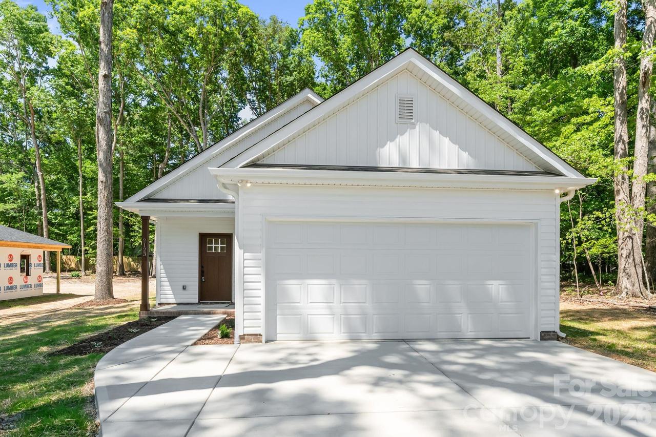 2123 Woodhurst Ln., Albemarle, NC 28001