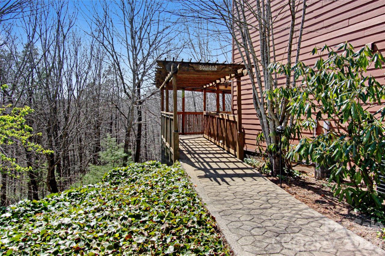 157 Toxaway Views Dr. #801, Lake Toxaway, NC 28747