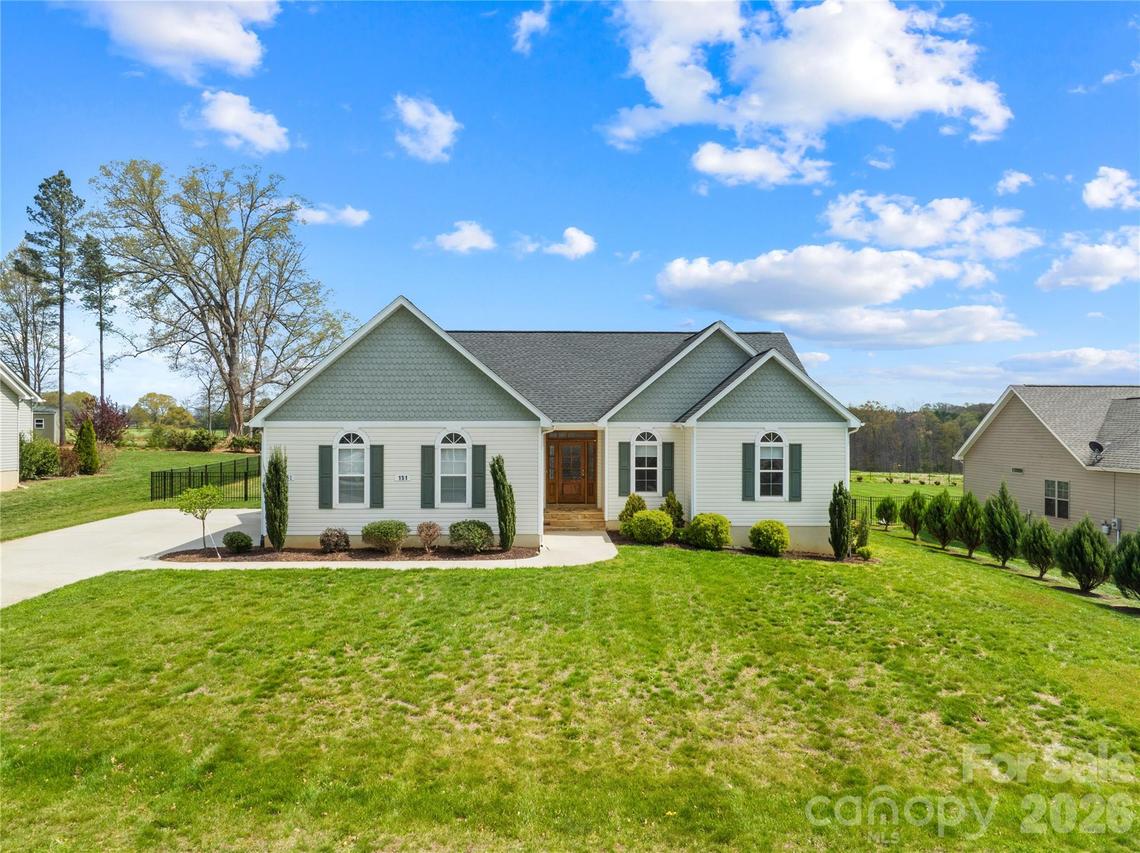 151 Castle Pines Ln., Statesville, NC 28625